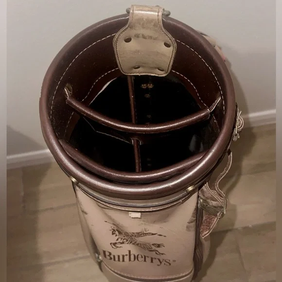 Vintage Burberrys Leather Golf Bag. - Picture 8 of 11